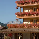 ホテル Logis La Croix-saint-maurice