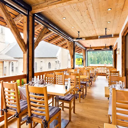 Logis La Croix-saint-maurice Hotel