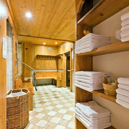 Отель Logis La Croix-saint-maurice 3*