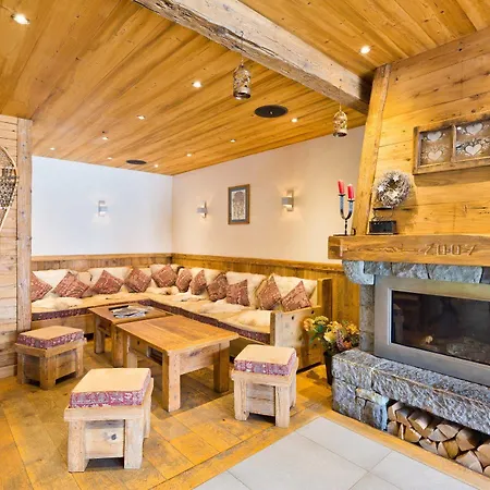 Отель Logis La Croix-saint-maurice 3*