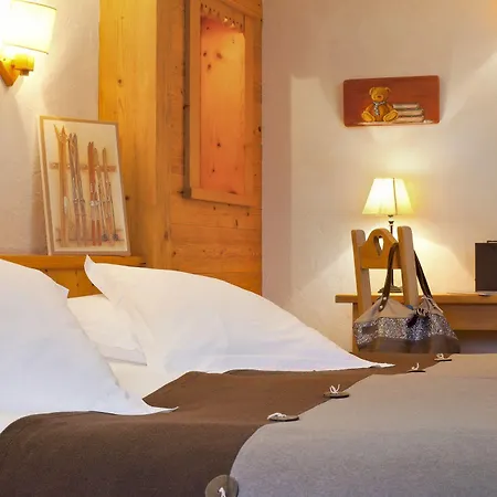 Logis La Croix-saint-maurice Hotel