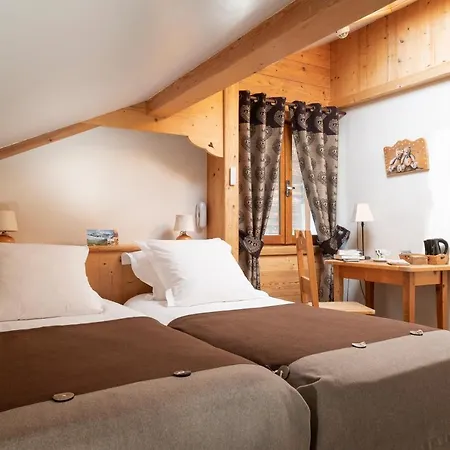 Logis La Croix-saint-maurice Отель