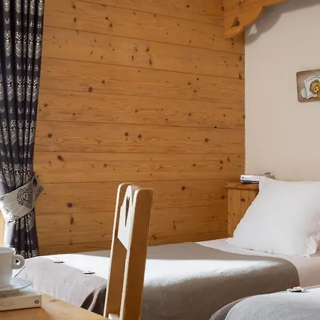 Logis La Croix-saint-maurice Hotel 3*