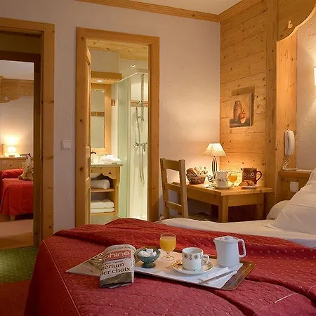 Logis La Croix-saint-maurice Отель