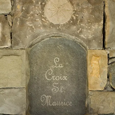 מלון Logis La Croix-saint-maurice לה גראן-בורנו