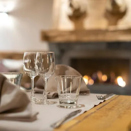 Logis La Croix-saint-maurice 3* לה גראן-בורנו